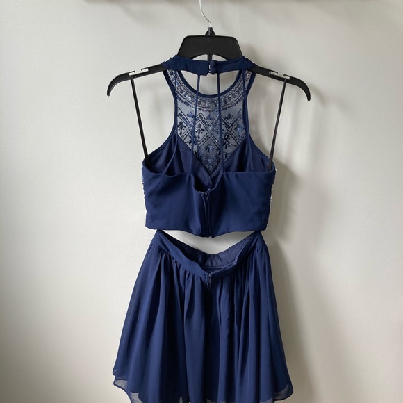 Beautiful navy 2 piece homecoming dress - Picture 4 of 6